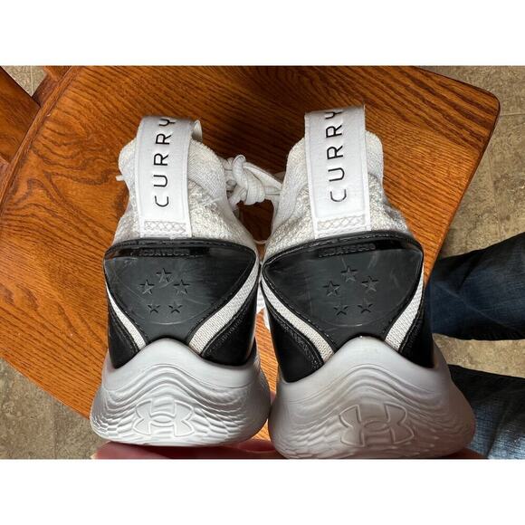 Under Armour Curry Flow white running shoes, youth boys size 4 - Picture 13 of 16